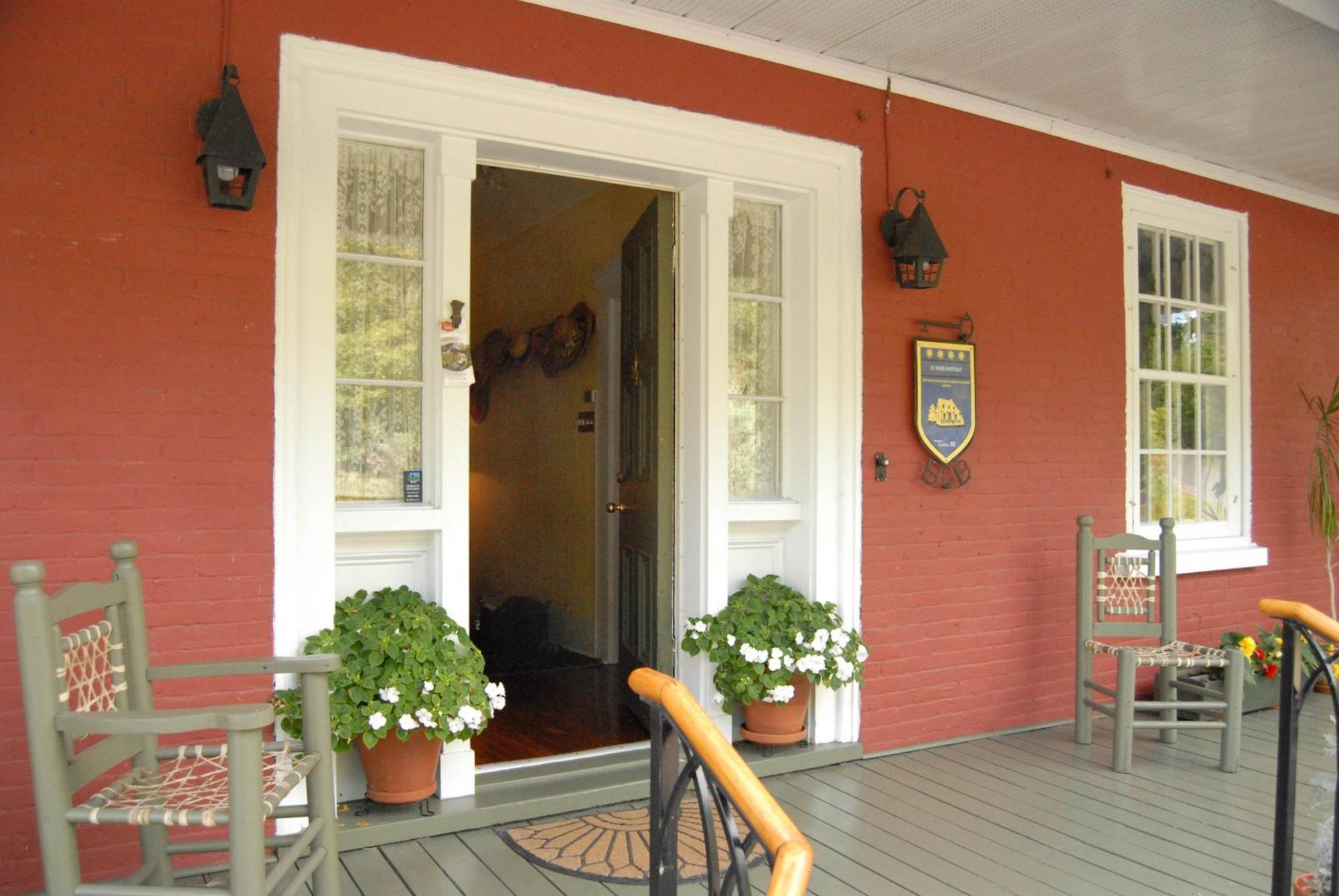 Le Passe-Partout Cowansville Exterior photo